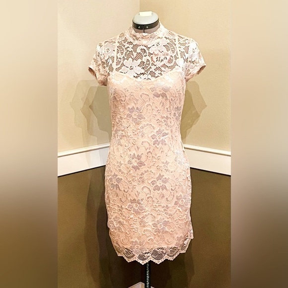 Pink Floral Lace Overlay Dress Size Medium 7/9 Mock Neck Open Back Silver - Picture 2 of 7